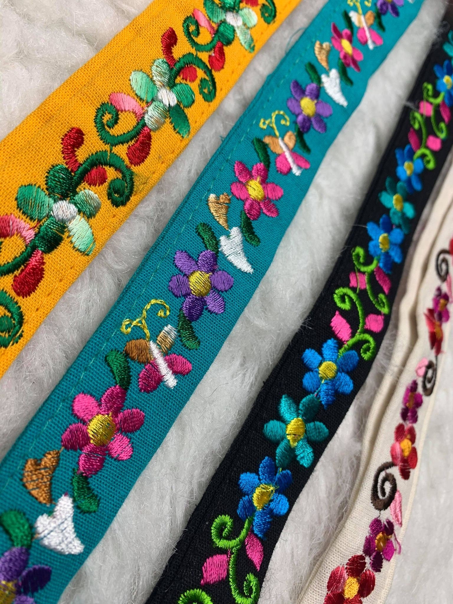 Floral Embroidered Clip Lanyard Key/ID Holder - Clip Lanyard Key/ID Holder - Artisanal made