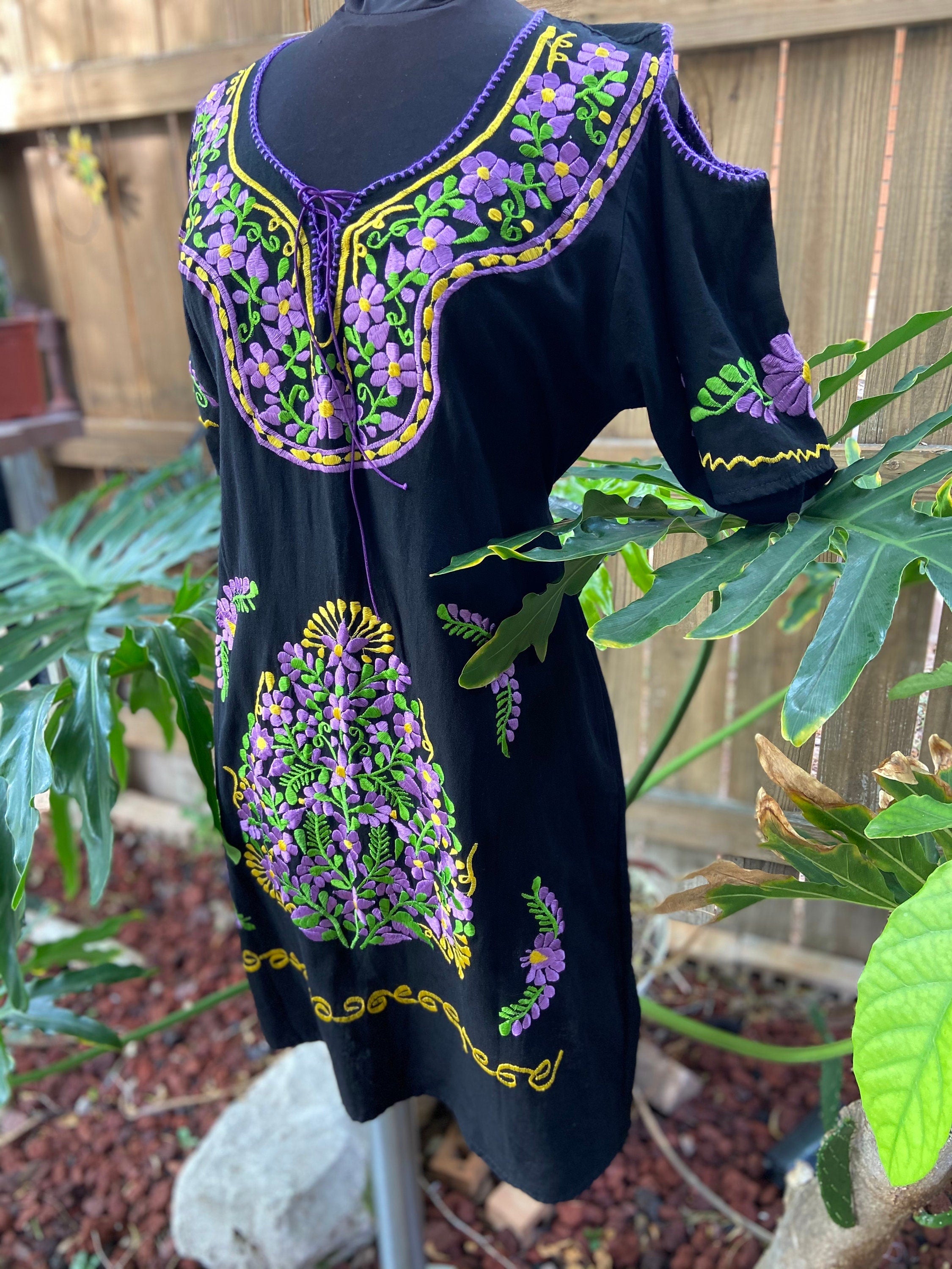 Authentic, Mexican Dress, Very nice and Gorgeous Embroidered Dress in Small size