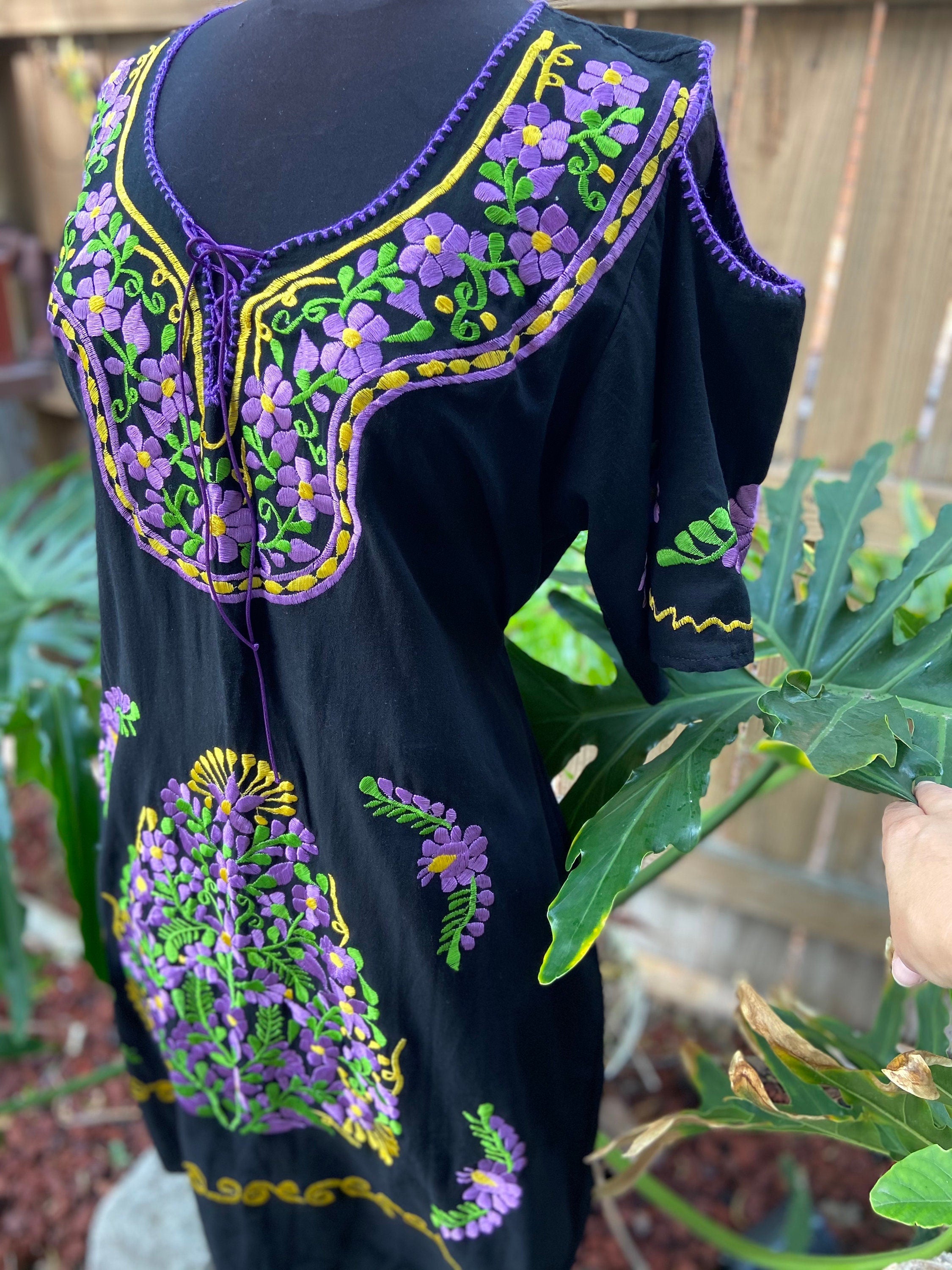 Authentic, Mexican Dress, Very nice and Gorgeous Embroidered Dress in Small size