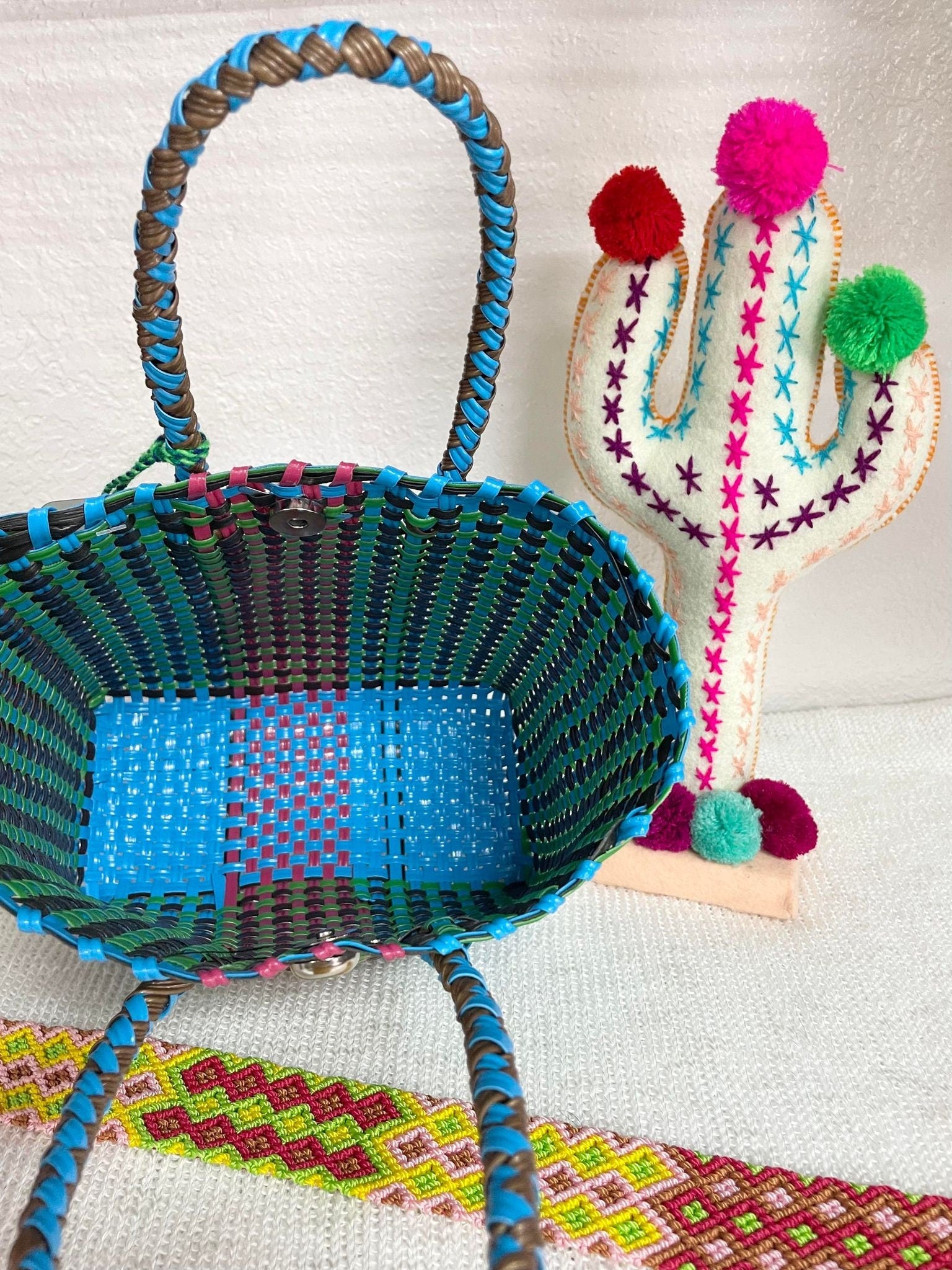 Image of Handwoven Recycled Plastic Lunch Bag - Artisan Made Bag from Chiapas, Mexico