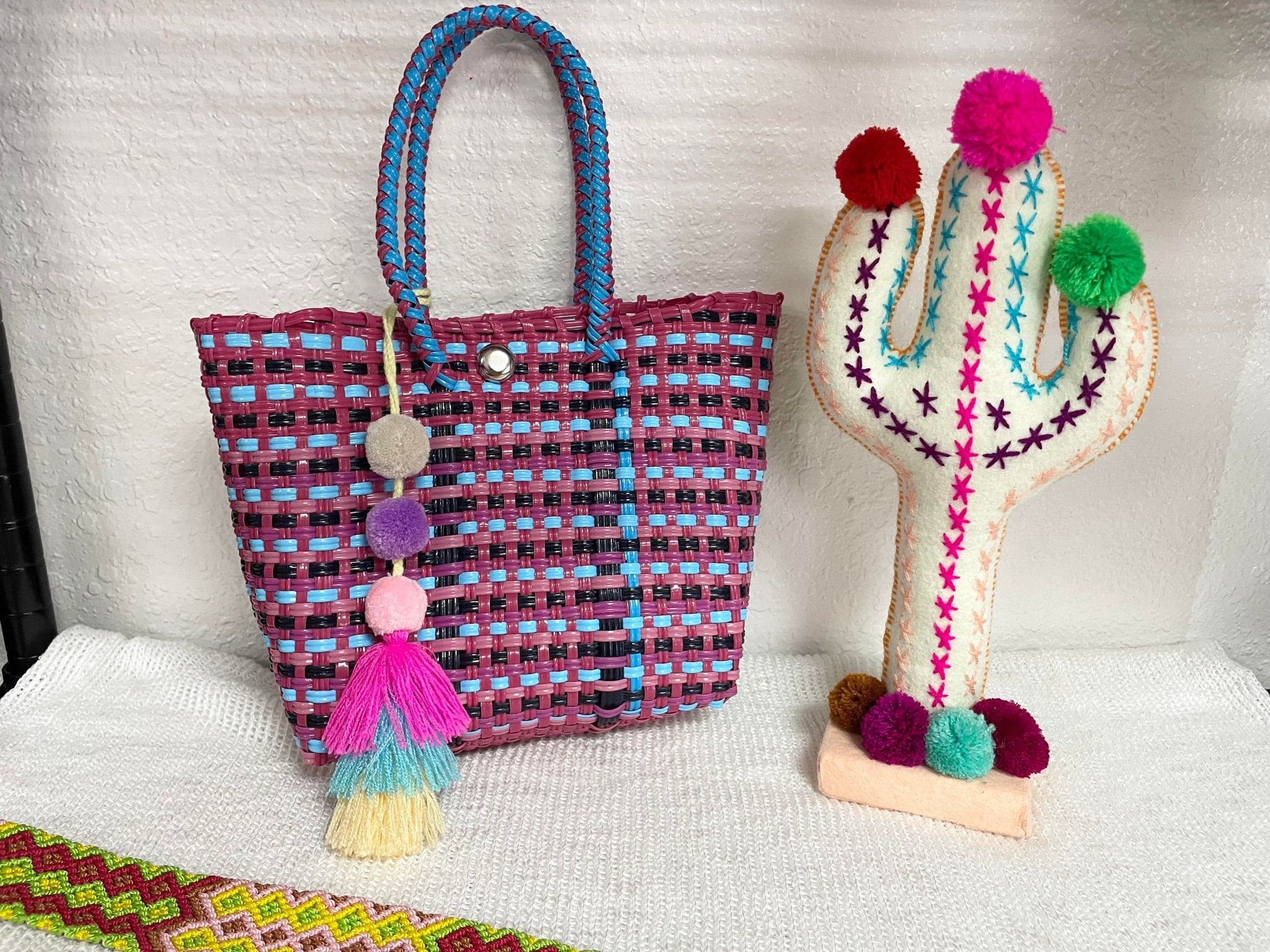Image of Handwoven Recycled Plastic Lunch Bag - Artisan Made Bag from Chiapas, Mexico