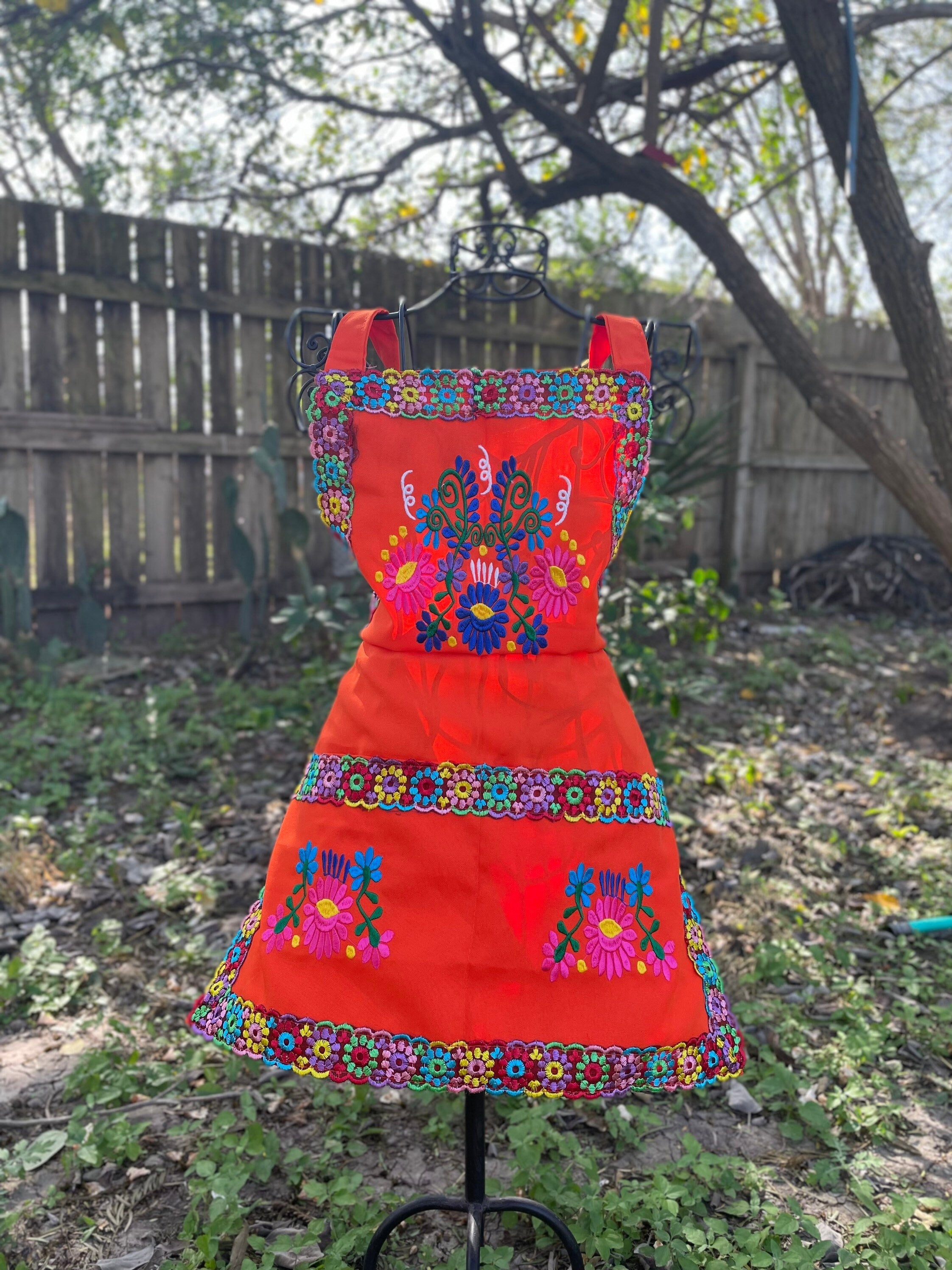 Kids Floral Embroidered Aprons - Artisanal Aprons - Floral Design