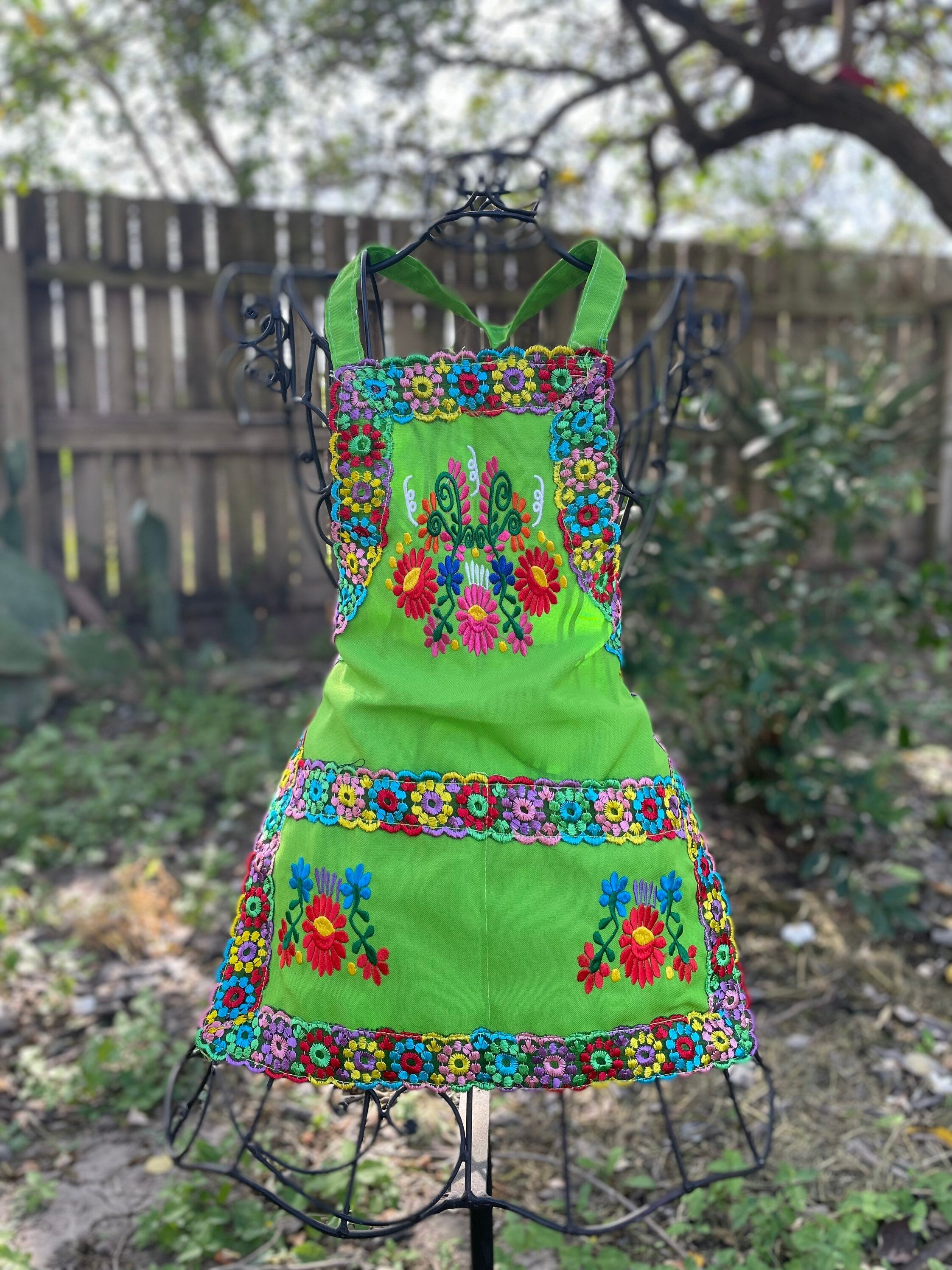 Kids Floral Embroidered Aprons - Artisanal Aprons - Floral Design
