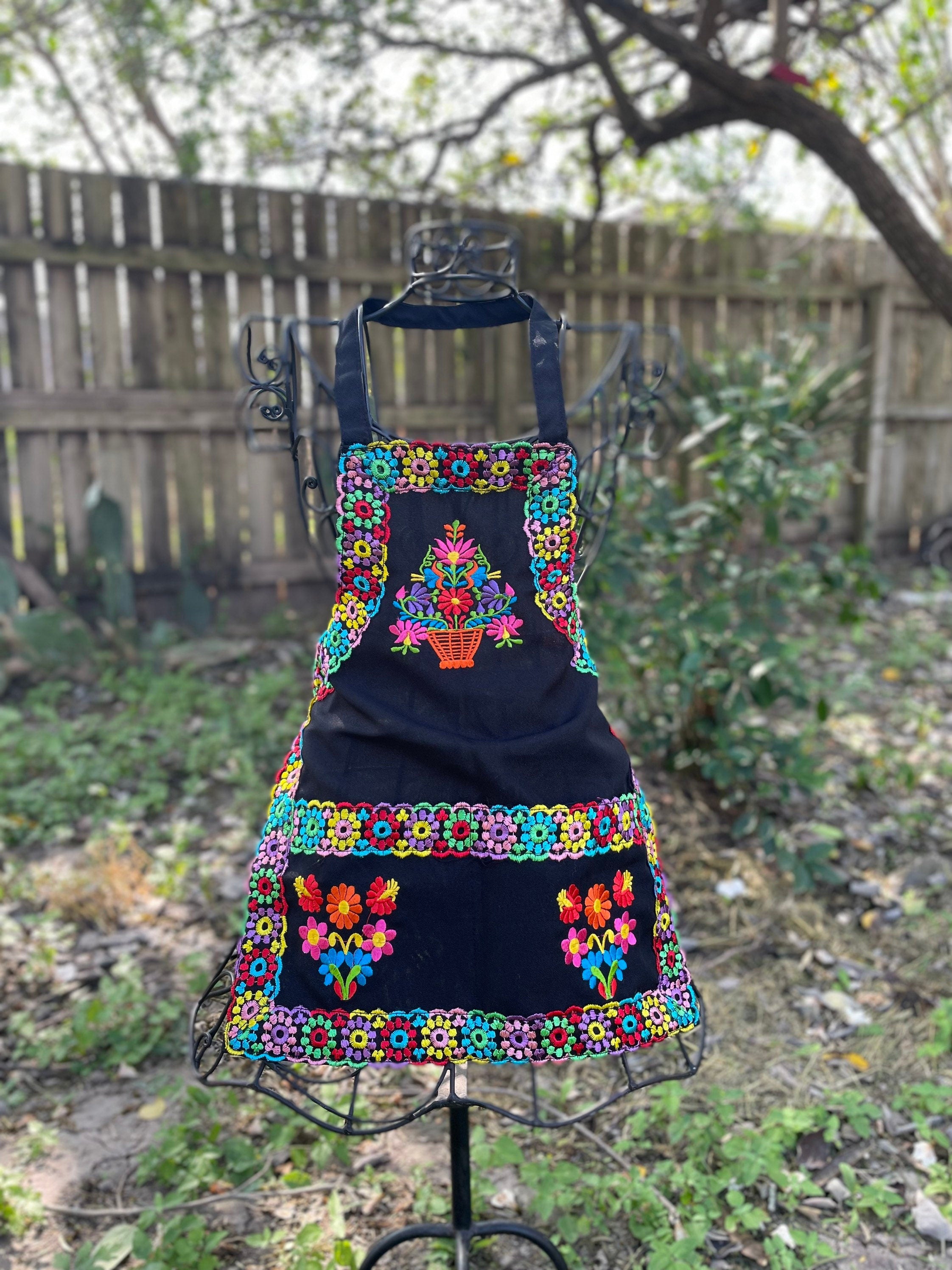 Kids Floral Embroidered Aprons - Artisanal Aprons - Floral Design