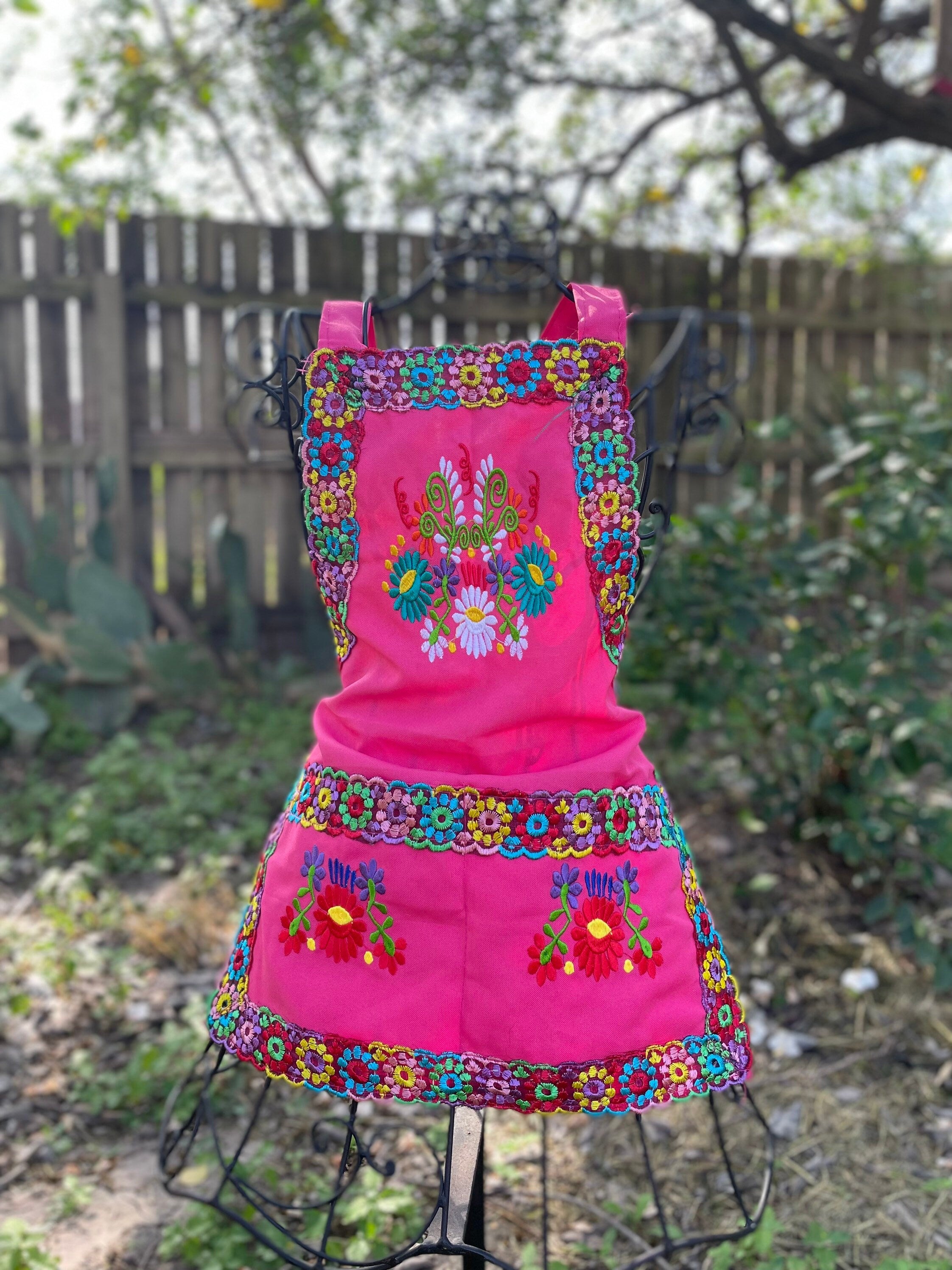 Kids Floral Embroidered Aprons - Artisanal Aprons - Floral Design