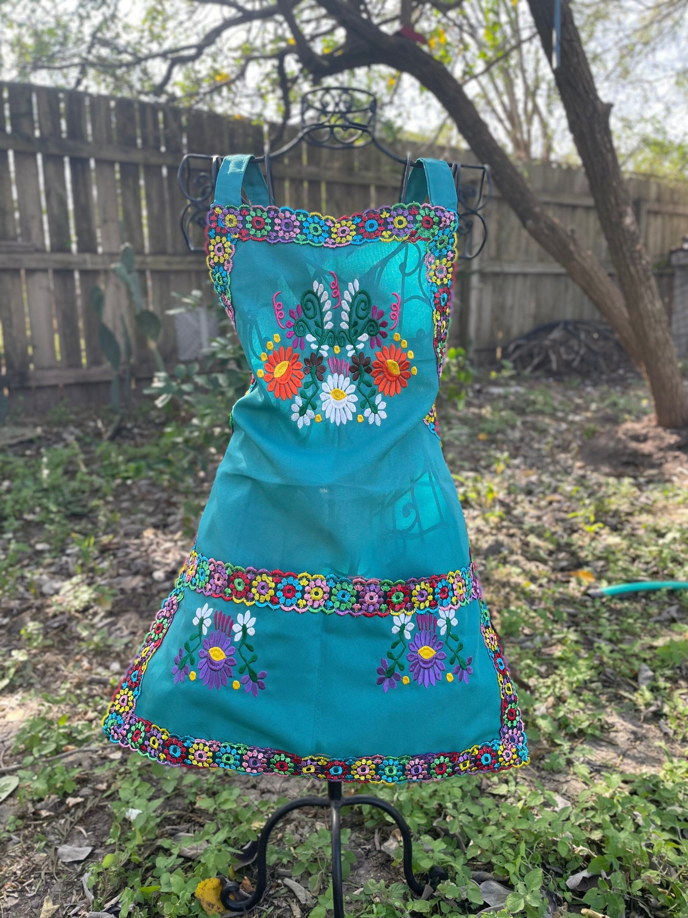 Kids Floral Embroidered Aprons - Artisanal Aprons - Floral Design