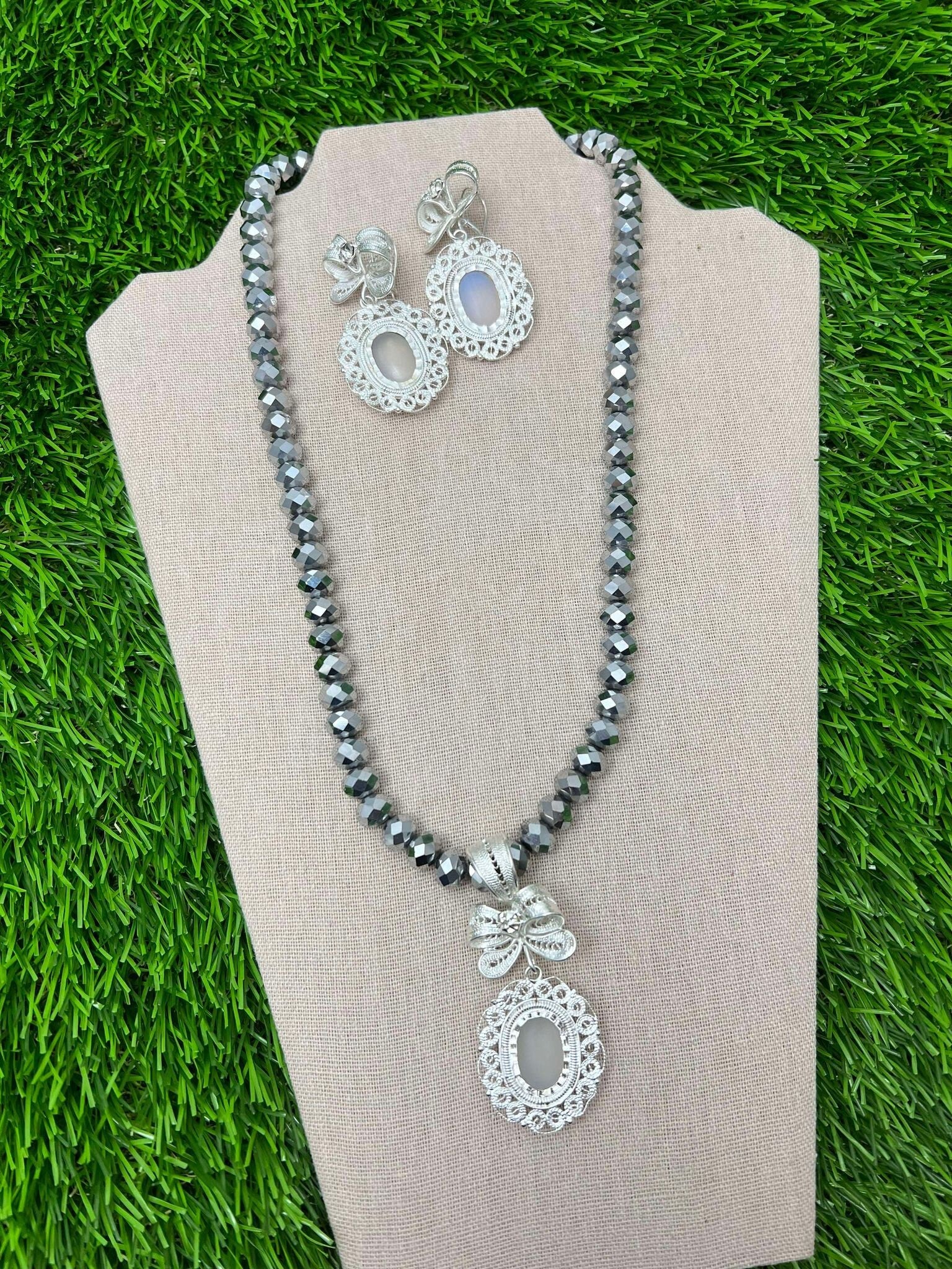 Image of Beautiful Handmade Artisanal Gold Plated Filigree Jewelry Set - Beaded Necklace - Mexican Style Jewelry