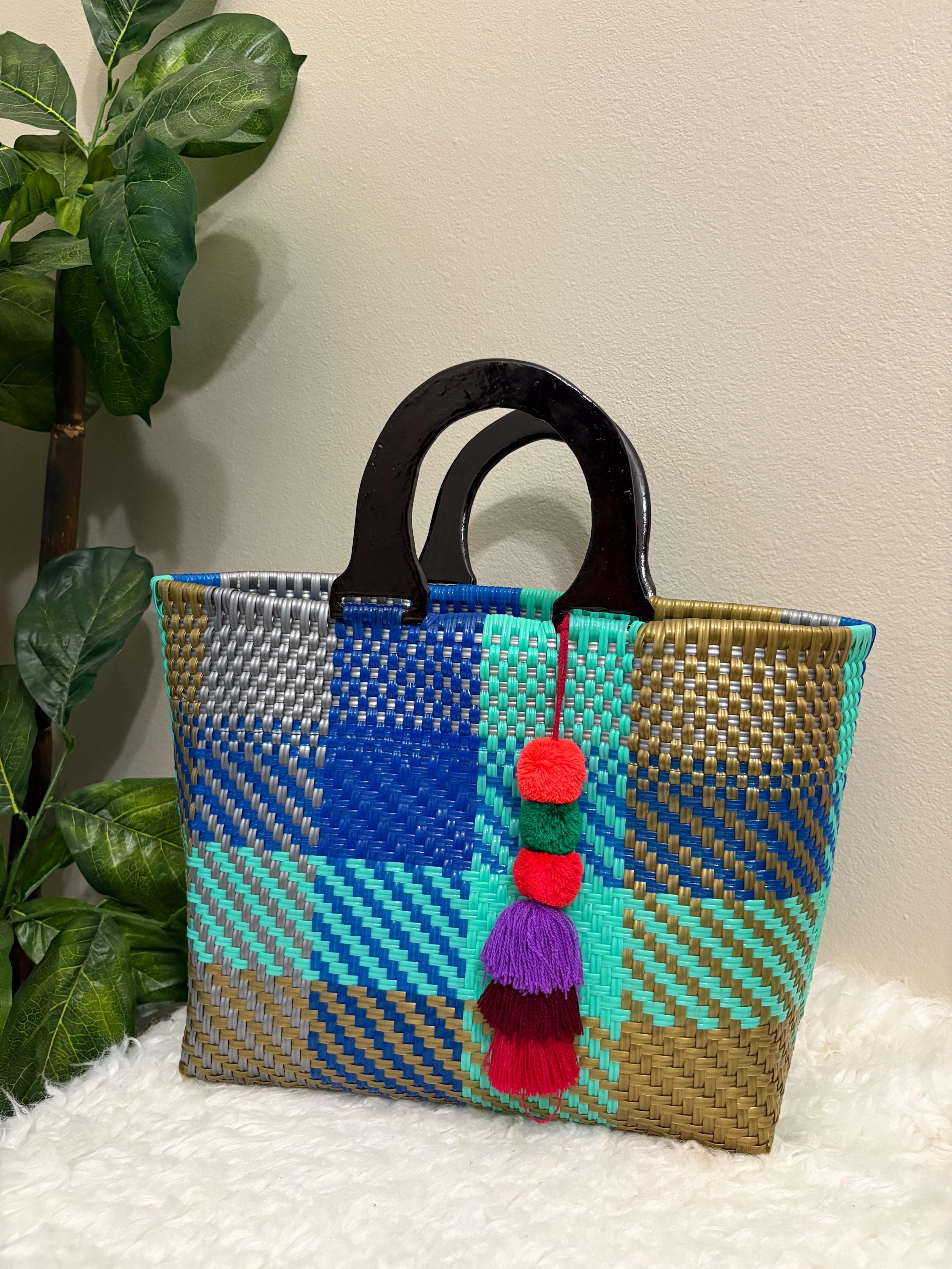 Image of Handwoven Recycled Plastic Tote Bag: Mexican Artisan Beach Grocery Bag