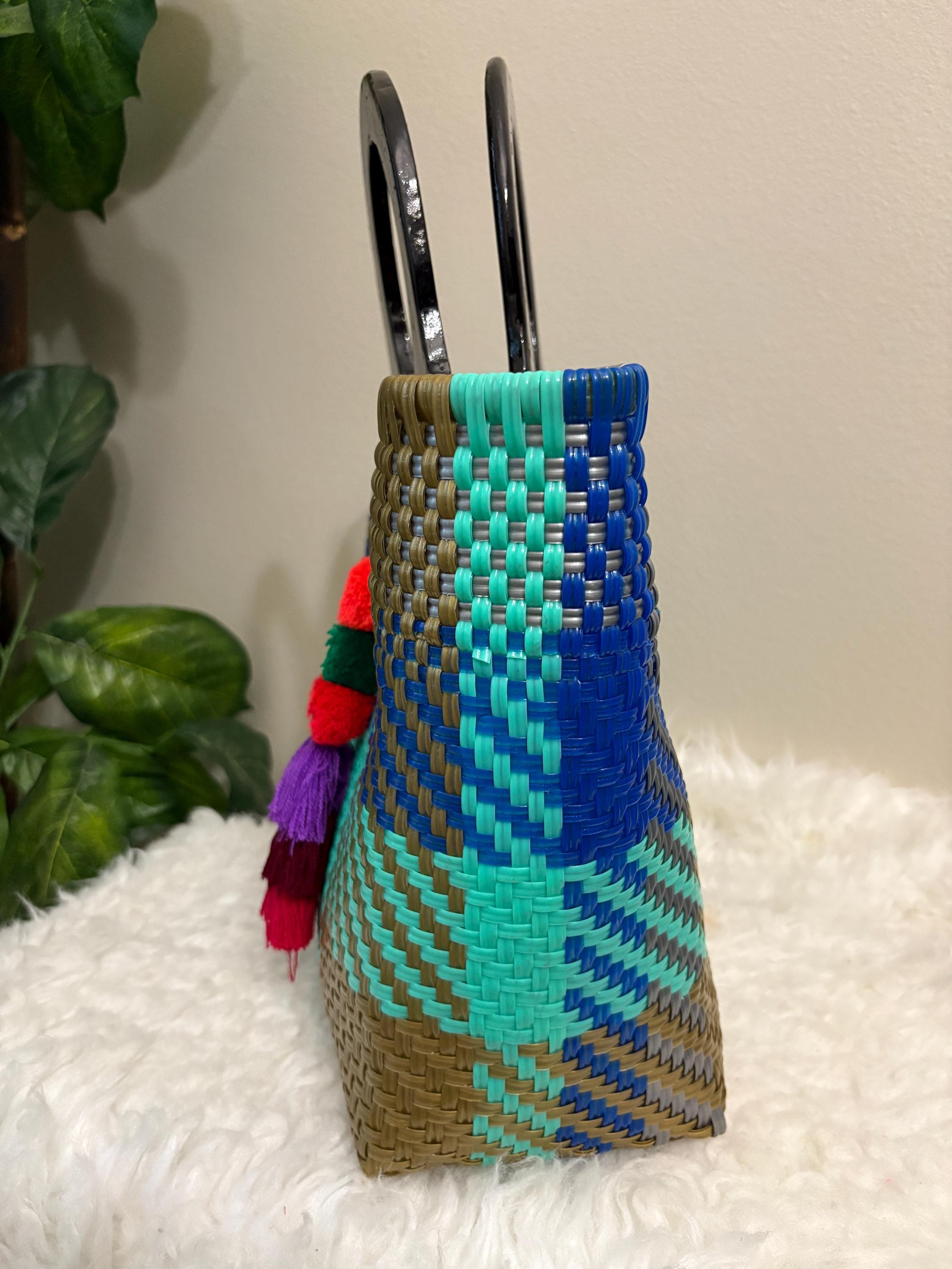 Image of Handwoven Recycled Plastic Tote Bag: Mexican Artisan Beach Grocery Bag