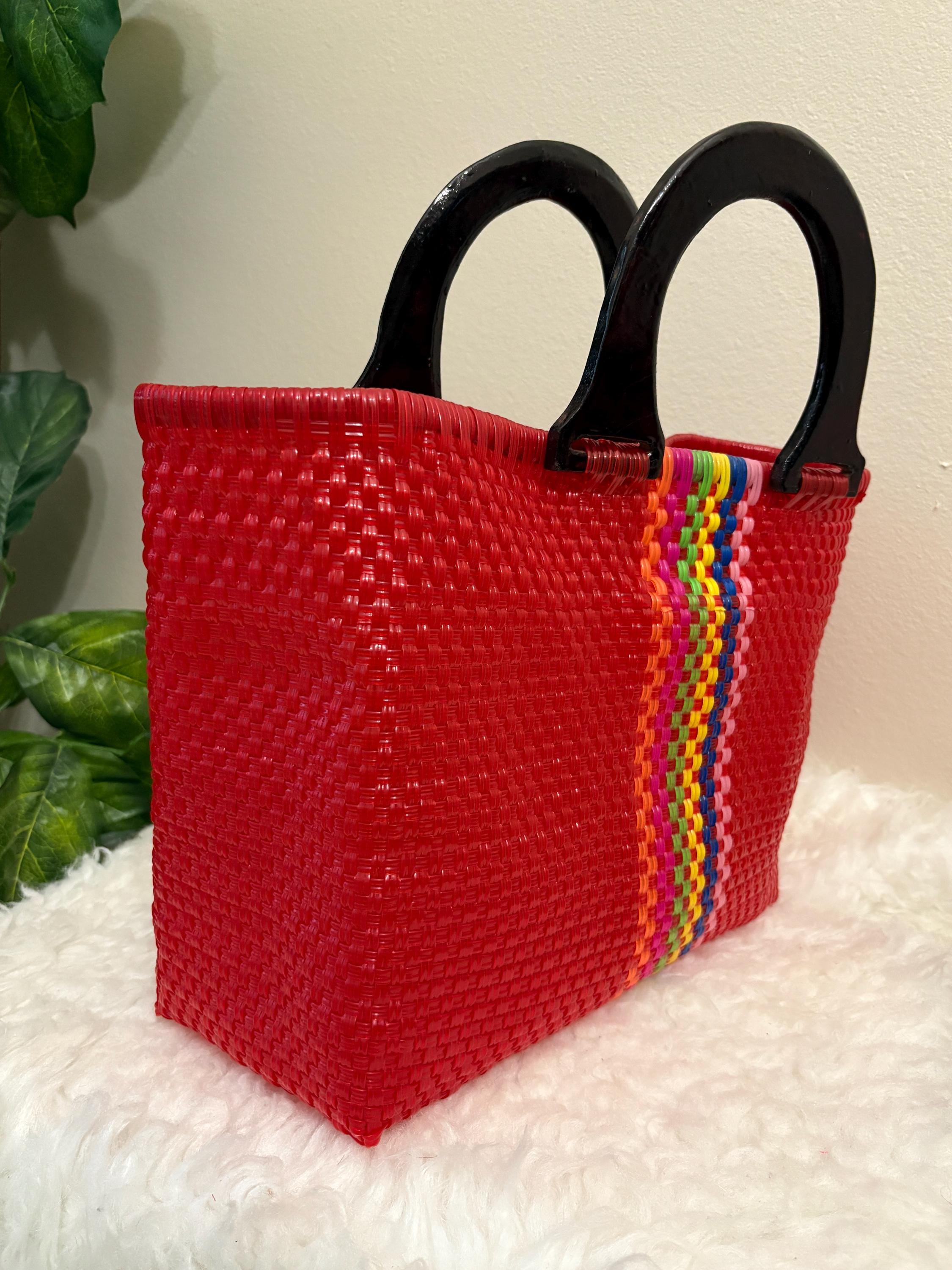 Image of Handwoven Recycled Plastic Tote Bag: Mexican Artisan Beach Grocery Bag