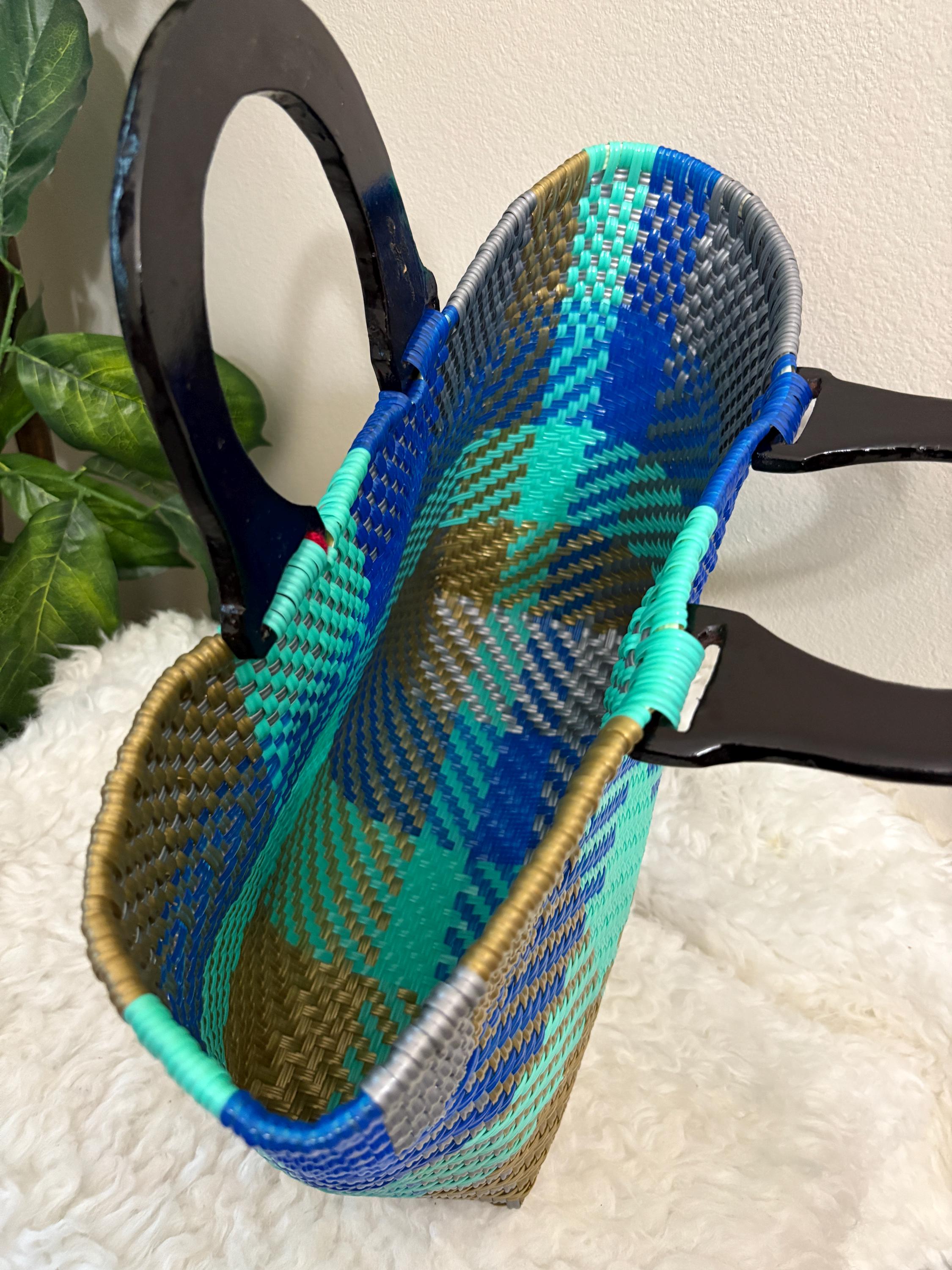 Image of Handwoven Recycled Plastic Tote Bag: Mexican Artisan Beach Grocery Bag