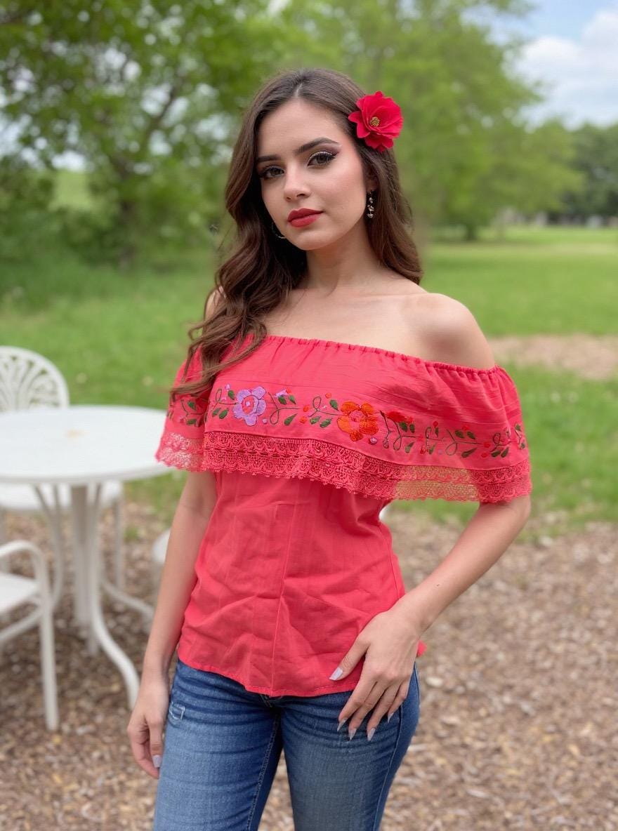 Loose Fit Mexican Embroidered Blouse - Handmade Artisanal Blouse - Floral Embroidery- Size S/M