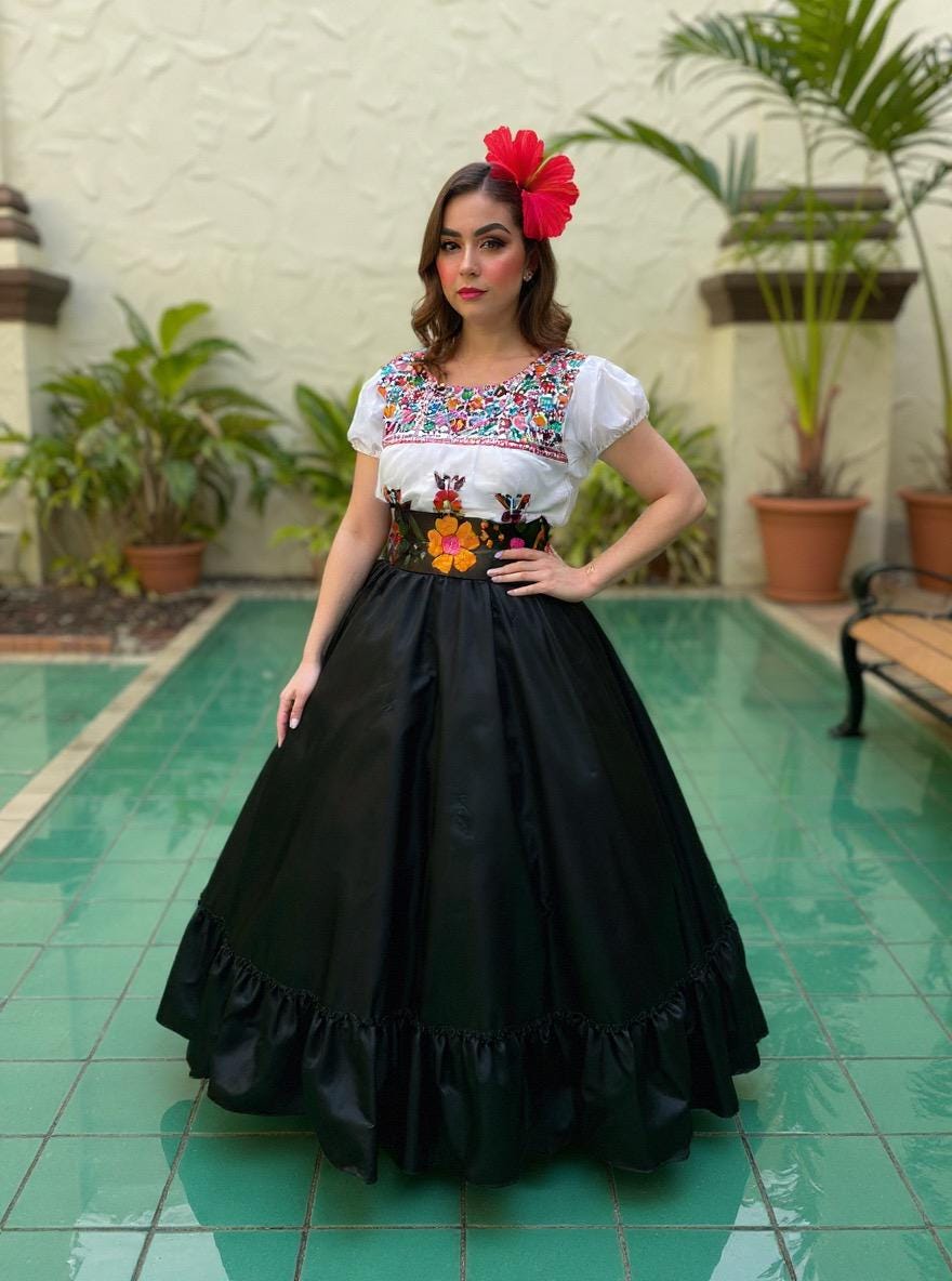 Image of Adult Woman Folkloric Skirt - Traditional Folklorico Skirt