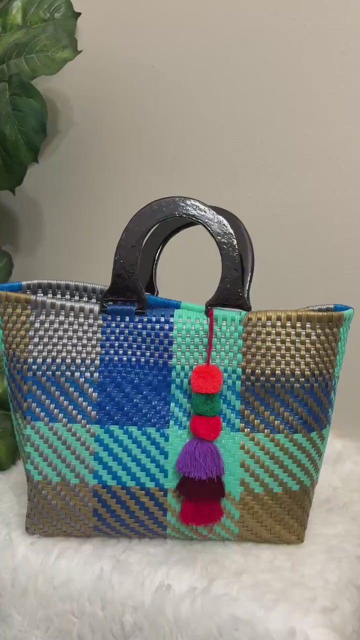 Image of Handwoven Recycled Plastic Tote Bag: Mexican Artisan Beach Grocery Bag