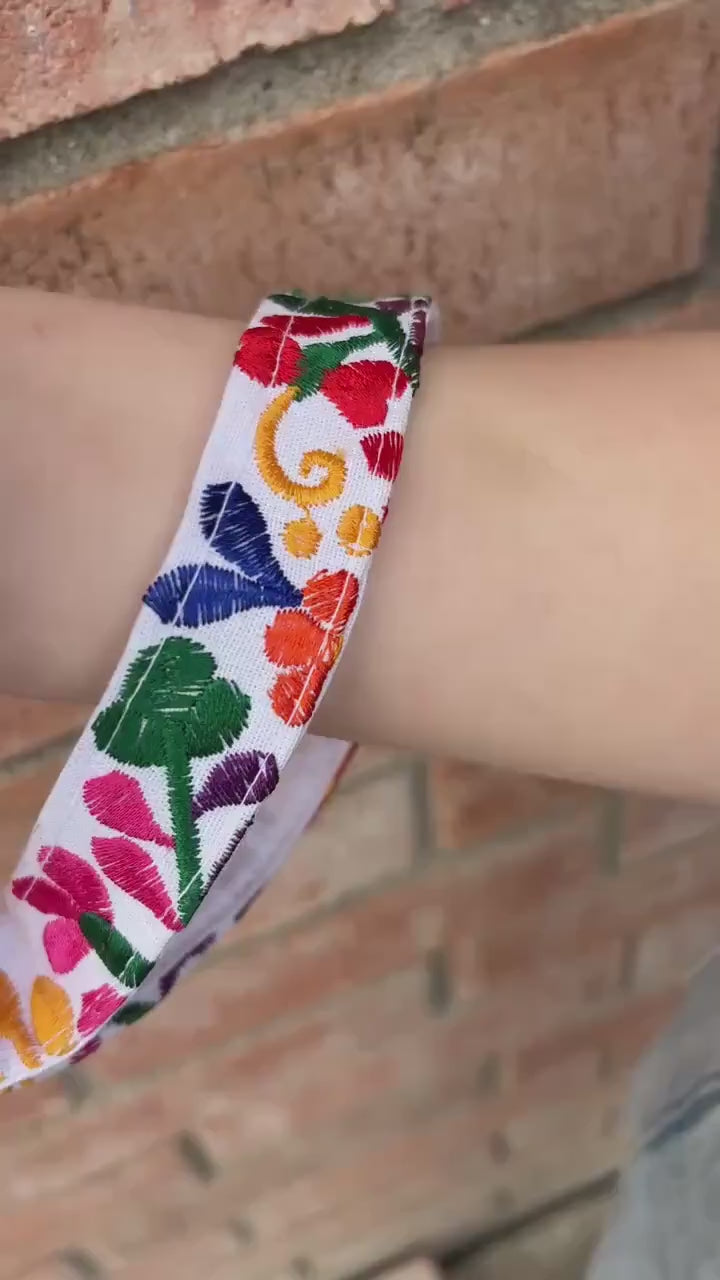 Floral Embroidered Wristlet Lanyard Key/ID Holder - Clip Lanyard Key/ID Holder - Artisanal made